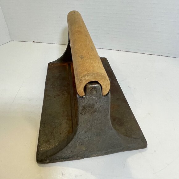 Vintage Cast Iron Pig Design Bacon Press With Wooden Handle - Picture 5 of 12